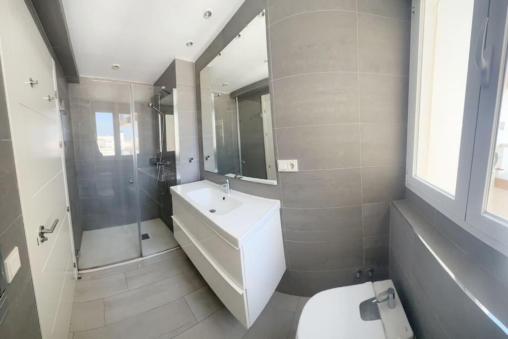 Piso A 50 M Del Mar - Mejores Vistas De Торе дел Мар Екстериор снимка